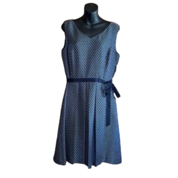 Tahari Arthur S Levine ladies size 12 NWT sleeveless dress - Picture 1 of 7